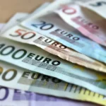 Elvetienii nu renunta la bani geata utilizarea aplicatiilor de plata stagneaza Oamenilor le place anonimatul oferit de numerar