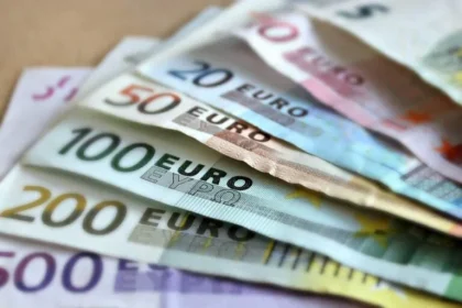 Elvetienii nu renunta la bani geata utilizarea aplicatiilor de plata stagneaza Oamenilor le place anonimatul oferit de numerar