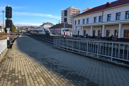 Romanii aleg alte mijloace de transport Anul trecut numarul pasagerilor care au calatorit cu trenul a scazut cu aproape 10
