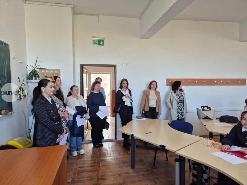 Tineri care reflecteaza argumenteaza si contureaza viitorul Olimpiadele de dezbateri la Targu Mures