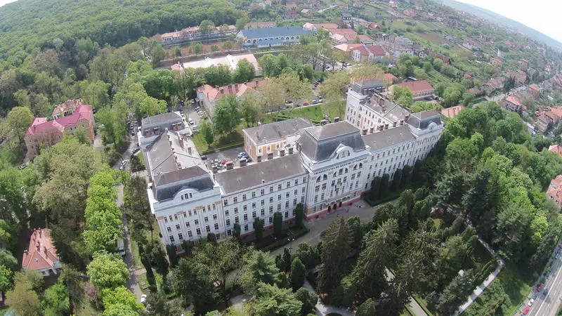 UMFST instaleaza panouri fotovoltaice de 7 milioane de lei pentru a genera peste 1000 MWh de energie pe an