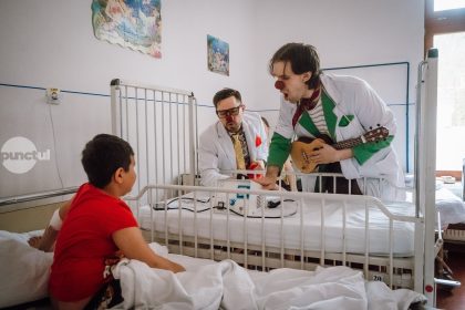 Zambetele au redevenit pe chipurile copiilor gratie doctorilor clovni