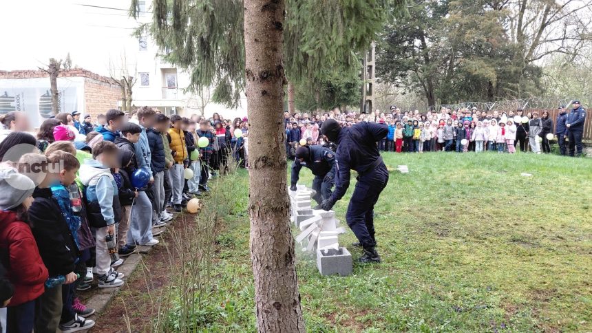 Ziua Portilor Deschise la Gruparea de Jandarmi Mobila Targu Mure cu ocazia Zilei Jandarmeriei Romane
