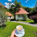 Vacanta fara telefon si energie electrica intr un sat turistic din Covasna