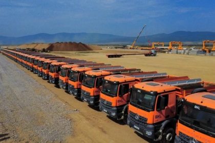 A8 avanseaza cu determinare in munti Mobilizare masiva pe sectoarele Joseni Ditrau ale Autostrazii Unirii