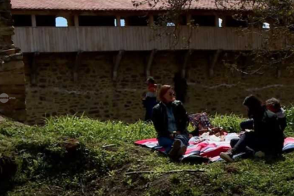 Cosuri cu alimente pregatite pentru turisti la picnic cultural Gustul Cetatii in cadrul Saptamanii Haferland 2026