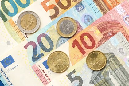 Fondul de investitii pentru digitalizare si tranzitie verde reduit de la 300 la 100 de milioane de euro