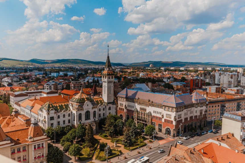 Incep lucrarile de reabilitare a facadei Palatului Administrativ din Targu Mures