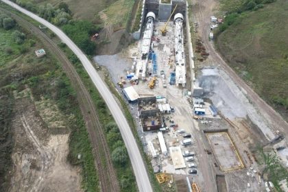Lucrarile la cea ferata Brasov Sighisoara progreseaza Cartitele au excavat aproape 7 kilometri de tunel