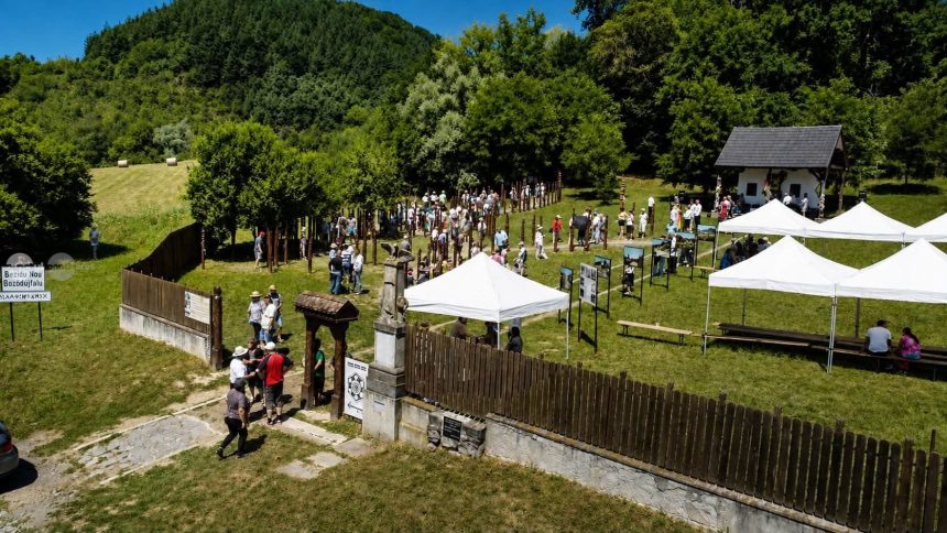 Reintalnire emotionanta la Bezidul Nou comunitatea isi mentine vie mostenirea
