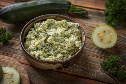 Salata de dovlecei o alternativa mai ushoara la traditionala salata de vinete secretul pentru o textura cremoasa