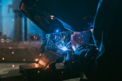 Scanteia care da viata proiectului ce se intampla cand sudura si slefuirea colaboreaza