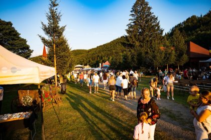dumitraza gliga la festivalul vaii gurghiului avem datoria de a mentine cultura populara autentica vie