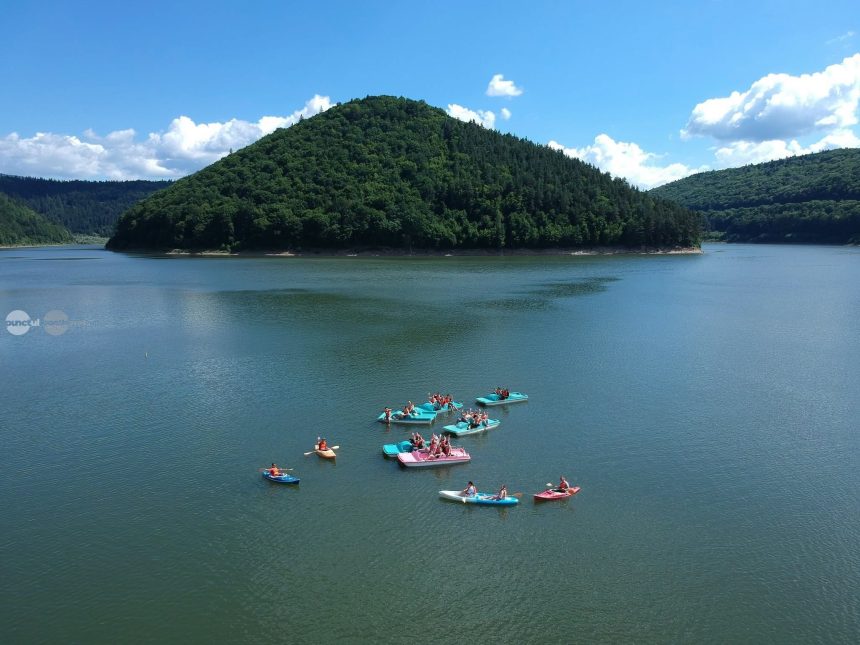 noapte de aventura pe apa organizata de kayaking zetea