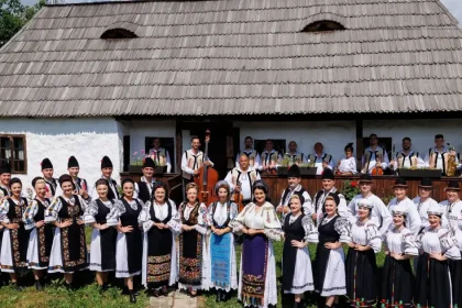 Ansamblul „Mureșul” serbează 70 de ani prin spectacol la Târgu Mureș