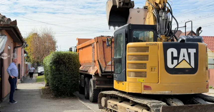 Lucrările de reabilitare completă a străzii Râului din Reghin au început