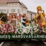 Parada mașinilor florale a colorat străzile din Târgu Mureș