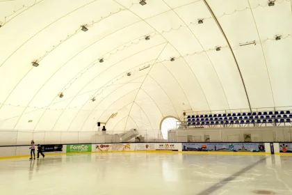 Patinoarul „Mureș” din Sângeorgiu de Mureș își deschide vineri noul sezon