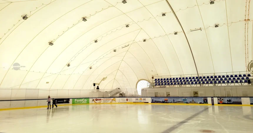 Patinoarul „Mureș” din Sângeorgiu de Mureș își deschide vineri noul sezon