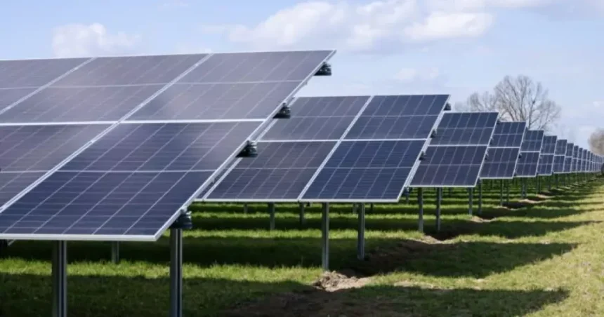 Sângeorgiu de Mureș investește peste 4 milioane de lei într-un parc fotovoltaic.