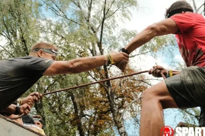 Spartan Race începe la Sovata: concurenții își testează limitele pe traseele Lacului Ursu