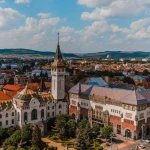16 centre sociale din Mureș: panouri solare și baterii, proiect de 24 de milioane de lei