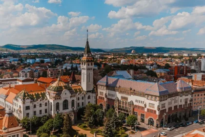 16 centre sociale din Mureș: panouri solare și baterii, proiect de 24 de milioane de lei