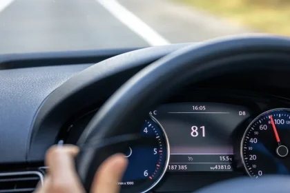 Aproape 70% dintre mașinile cu kilometraj dat înapoi au fost și accidentate