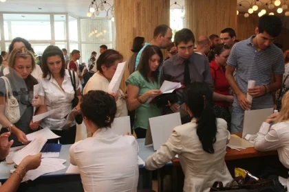 Bursa Generală a Locurilor de Muncă pentru absolvenți: peste 500 de posturi vacante