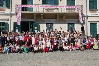 Elevii din Sângeorgiu de Mureș au marcat Ziua Basmului Maghiar la Castelul Máriaffi
