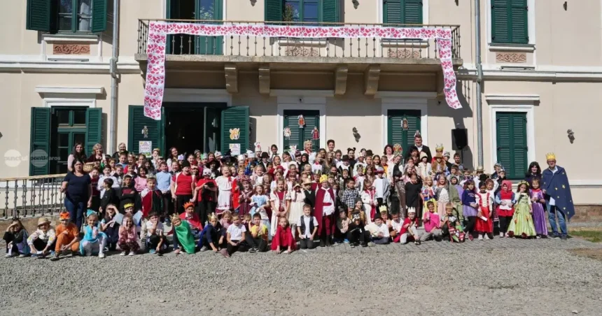 Elevii din Sângeorgiu de Mureș au marcat Ziua Basmului Maghiar la Castelul Máriaffi