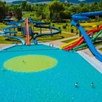 Reducerile de weekend și de la piscină, valabile pentru familiile cu trei copii