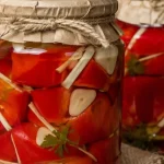 Rețeta simplă pentru gogoșari crocanți în oțet, pregătiți pentru cămara de iarnă