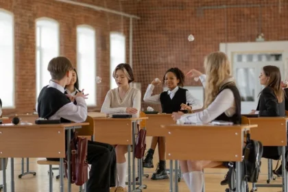 Un an de liceu în America pentru elevii din Mureș: înscrieri deschise la programul FLEX